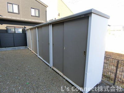【その他共用部分】 | もみじヶ丘インプス | 外物置にはタイヤを収納できます。
