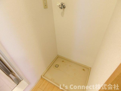 【設備】 | もみじヶ丘インプス | 室内洗濯機置き場には排水パン付き。