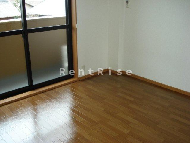 ブルージュのバルコニー|洋間