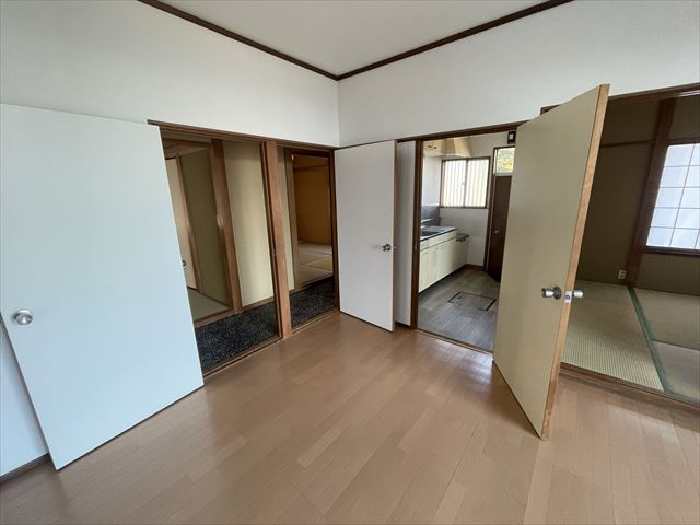 丸善ランド　リフォーム済戸建の居間・リビング|全和室につながるリビングダイニング
