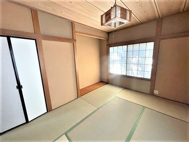 丸善ランド　リフォーム済戸建の和室|6帖の和室には各々床の間と収納があります