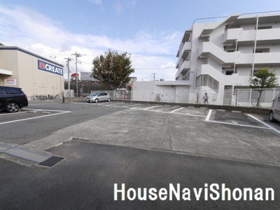 【駐車場】 | エクレール本鵠沼 | 室内写真は同タイプ別室の写真です。現況と異なる部分については現況優先となります。