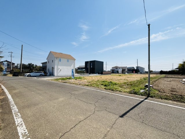 敷地面積１４６坪 　売地　川越市久下戸の前面道路含む現地写真|前面道路：北側約７．０ｍ公道！日当たり良好♪
現地（2026年3月）撮影　