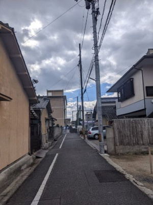 【前面道路含む現地写真】 | 岡山市北区伊島町の土地