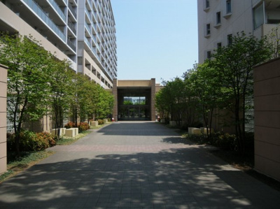 【エントランス】 | エフユニバース府中の杜 | コンシェルジュサービスやミニショップ、ゲストルーム等あります。