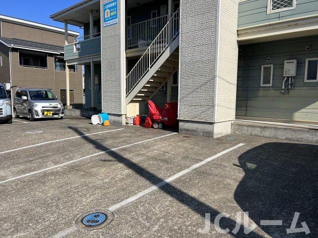 コーポ瑞の駐車場