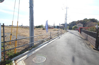 【前面道路含む現地写真】 | 川越市小堤　建築条件なし売地　東武東上線『鶴ヶ島駅』徒歩30分　【名細小学区】