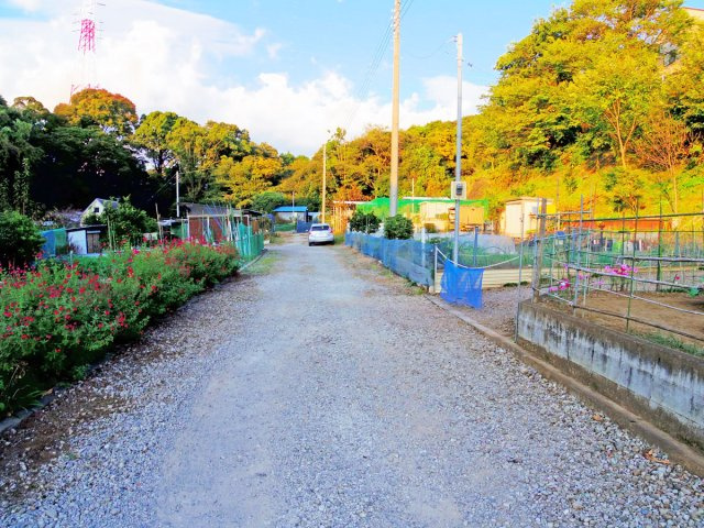 【前面道路含む現地写真】 | 沼津市東原 売土地（建築不可） ET04348 | 沼津市東原　前面道路