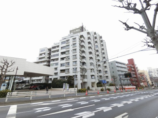 【外観】 | 総戸数１３２戸、１９７４年３月築、管理人は日勤勤務につき管理体制良好です♪