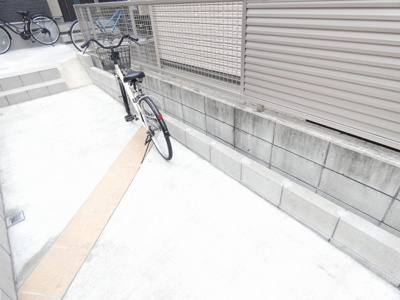 【駐車場】 | GRANDTIC Quon鳴海