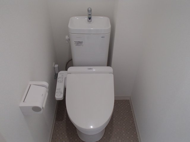 【トイレ】 | INOVE小若江 | 清潔感のあるトイレです