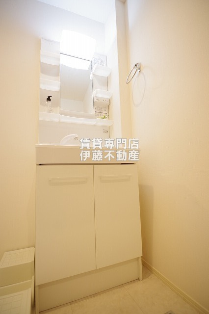 エテルノ幅下の洗面所