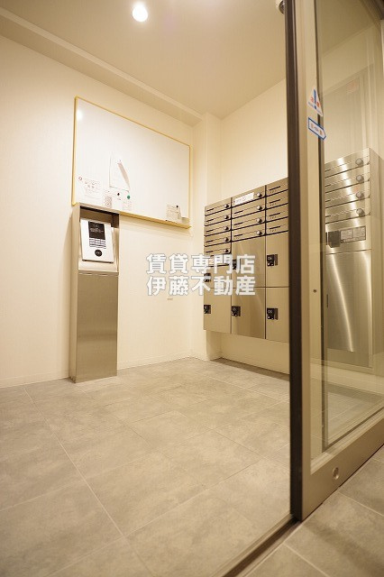 エテルノ幅下のエントランス