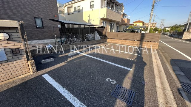 レオネクストショコラ国立の駐車場