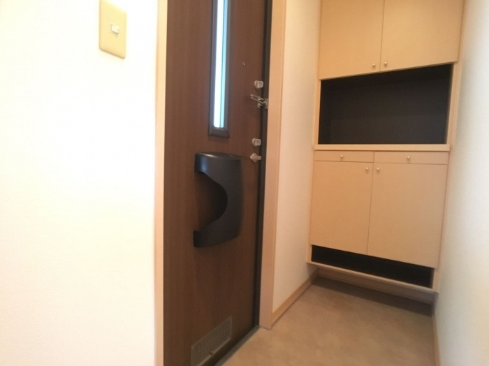 フローラル Ａの玄関