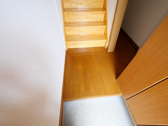 ウイングヒルズⅡの玄関|落ち着いた玄関です
