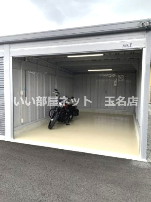 カーガレージ 　Mon　trésor（モン　トレゾール）INABA製の駐車場