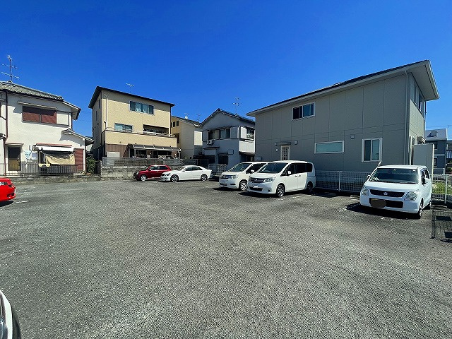 ロイヤルメモリー駐車場の外観