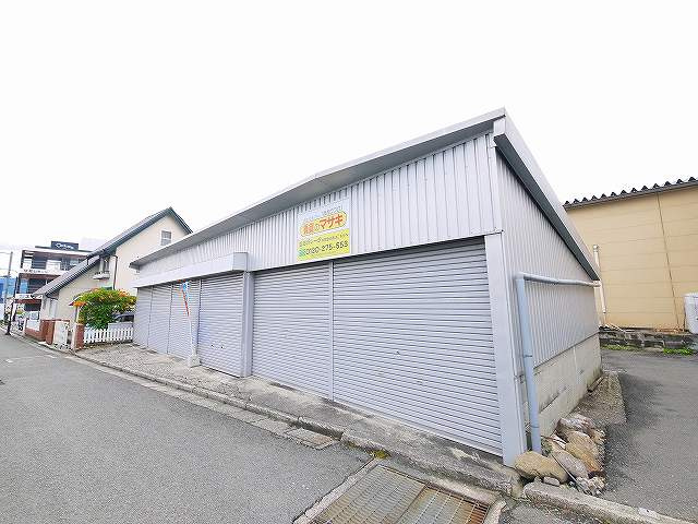 吉田ガレージの外観