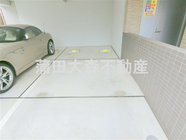 スカイコート武蔵新田の駐車場
