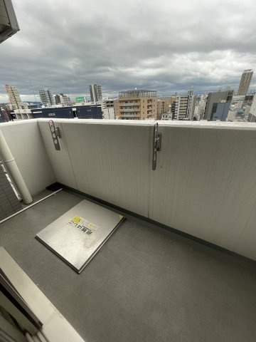 ラシュレエグゼ本町のバルコニー