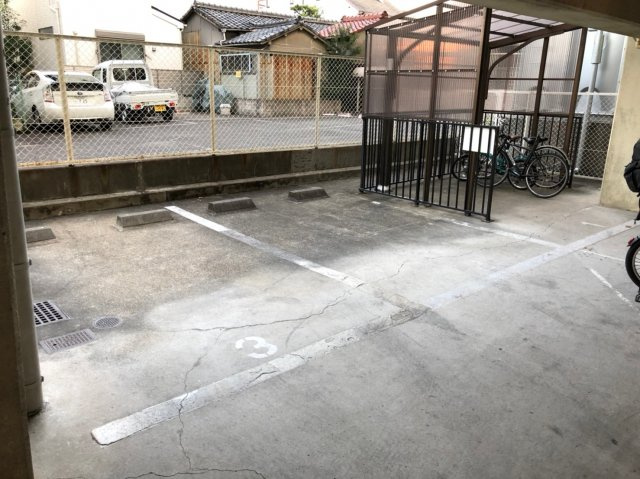 仲介手数料0！！レジデンスアービジョンの駐車場
