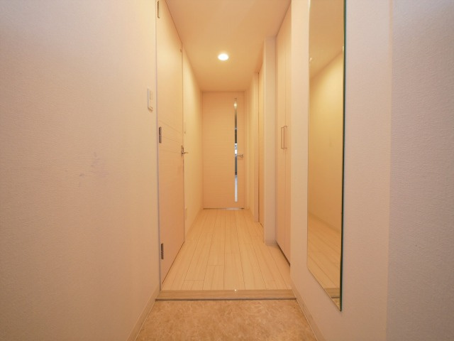 ラ・フォルム本町WESTの玄関