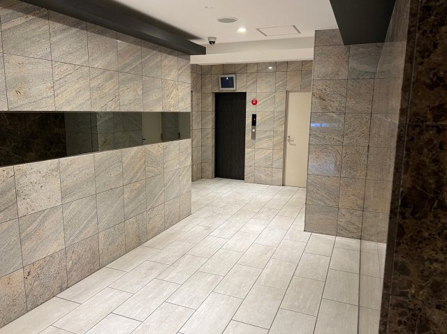 ラ・フォルム本町WESTのエントランス