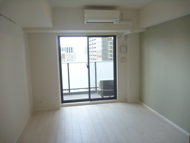 ルーエ天満橋　BRAVI不動産の居間・リビング|【ルーエ天満橋】使いやすいリビングです