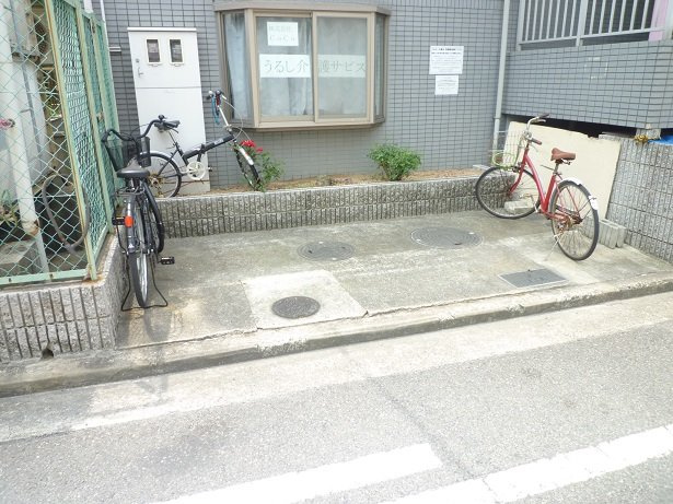 パレドール東山の駐車場