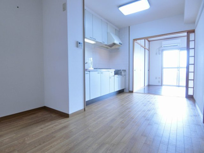 【居間・リビング】 | ヴィラナリー長田 | ダイニング