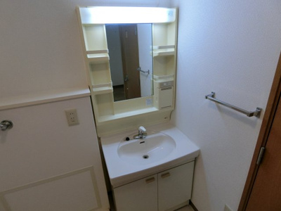 【洗面所】 | ヴィラナリー長田 | 独立洗面台