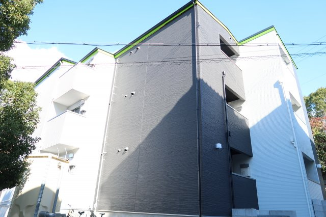 モダンアパートメント枚方上之町の外観|別角度からの外観