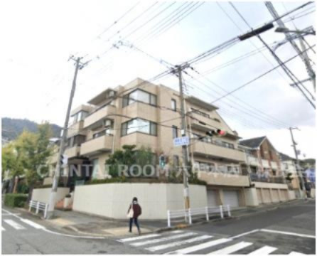 ロイヤルメゾン岡本の外観