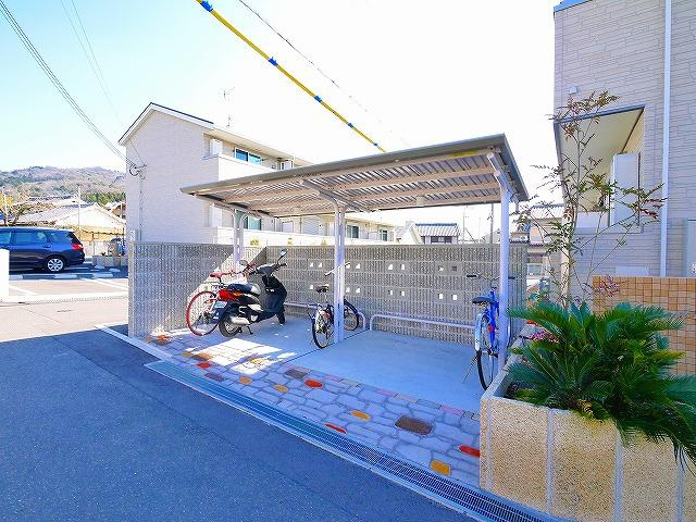ハーベストⅡのその他共用部分|広々とした駐輪場です。