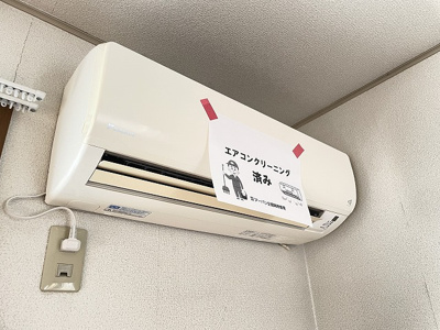 【設備】 | ホワイトベルA | 暑い夏や寒い冬に大活躍！リビングダイニングキッチンにあるエアコンです☆冷暖房完備で1年中快適に過ごせます♪