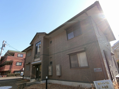 【外観】 | ホワイトベルA | 小田急多摩線「栗平」駅まで徒歩7分！緑豊かで閑静な住宅地にある2階建てアパートです☆1フロア2住戸で快適に過ごせます♪