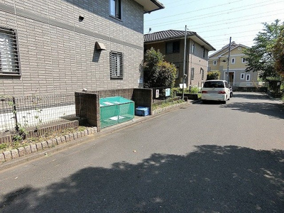 【その他共用部分】 | ホワイトベルA | 敷地内ごみ置き場でごみ出しもらくらく～♪忙しい社会人さんや主婦さんにもうってつけ！