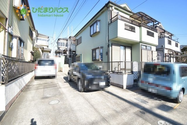 見沼区春岡3丁目　中古一戸建ての駐車場