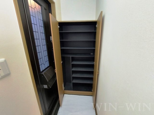 ラ・フィーネ曙 A棟の玄関