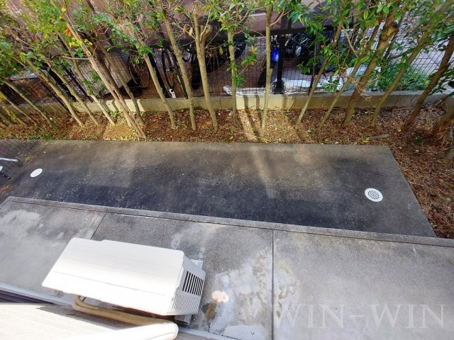 ラ・フィーネ曙 A棟の庭