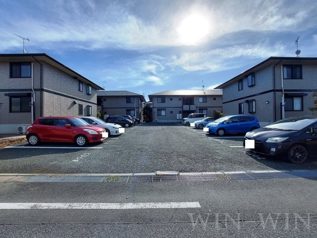 ラ・フィーネ曙 A棟の駐車場