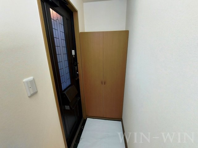 ラ・フィーネ曙 A棟の玄関