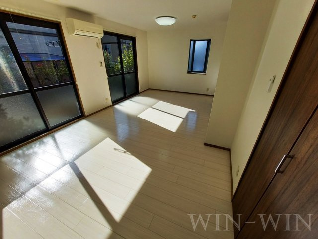 ラ・フィーネ曙 A棟の居間・リビング