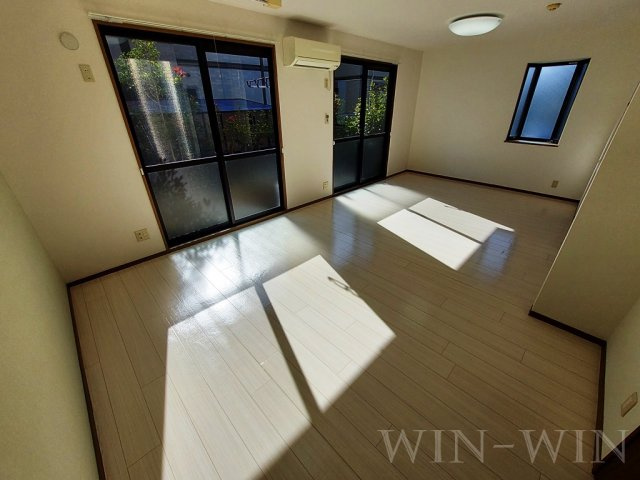 ラ・フィーネ曙 A棟の居間・リビング