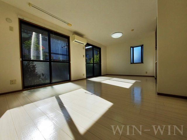 ラ・フィーネ曙 A棟の居間・リビング