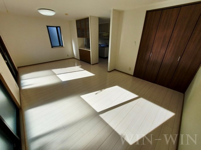 ラ・フィーネ曙 A棟の居間・リビング