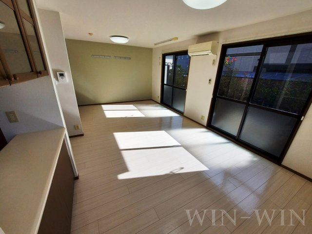 ラ・フィーネ曙 A棟の居間・リビング