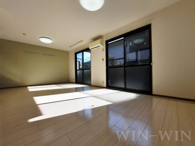 ラ・フィーネ曙 A棟の居間・リビング