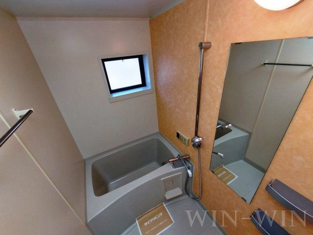 ラ・フィーネ曙 A棟の浴室